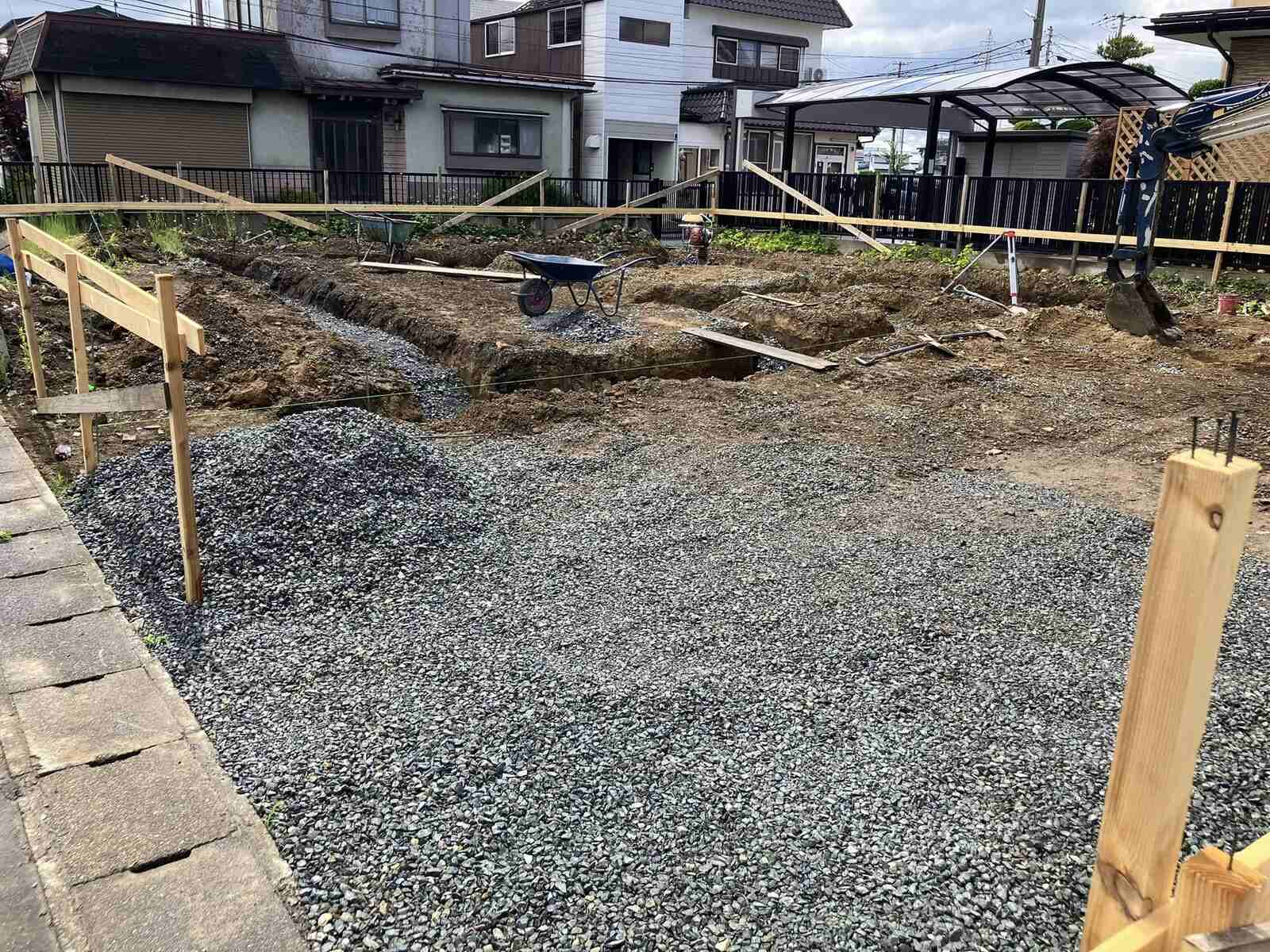 基礎工事スタート