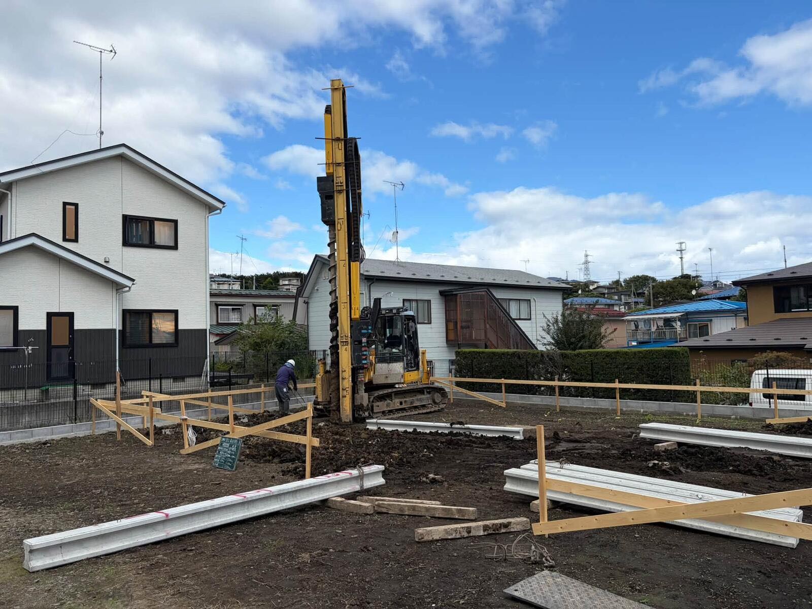 中居林の平屋のような家　着工・パイル打設