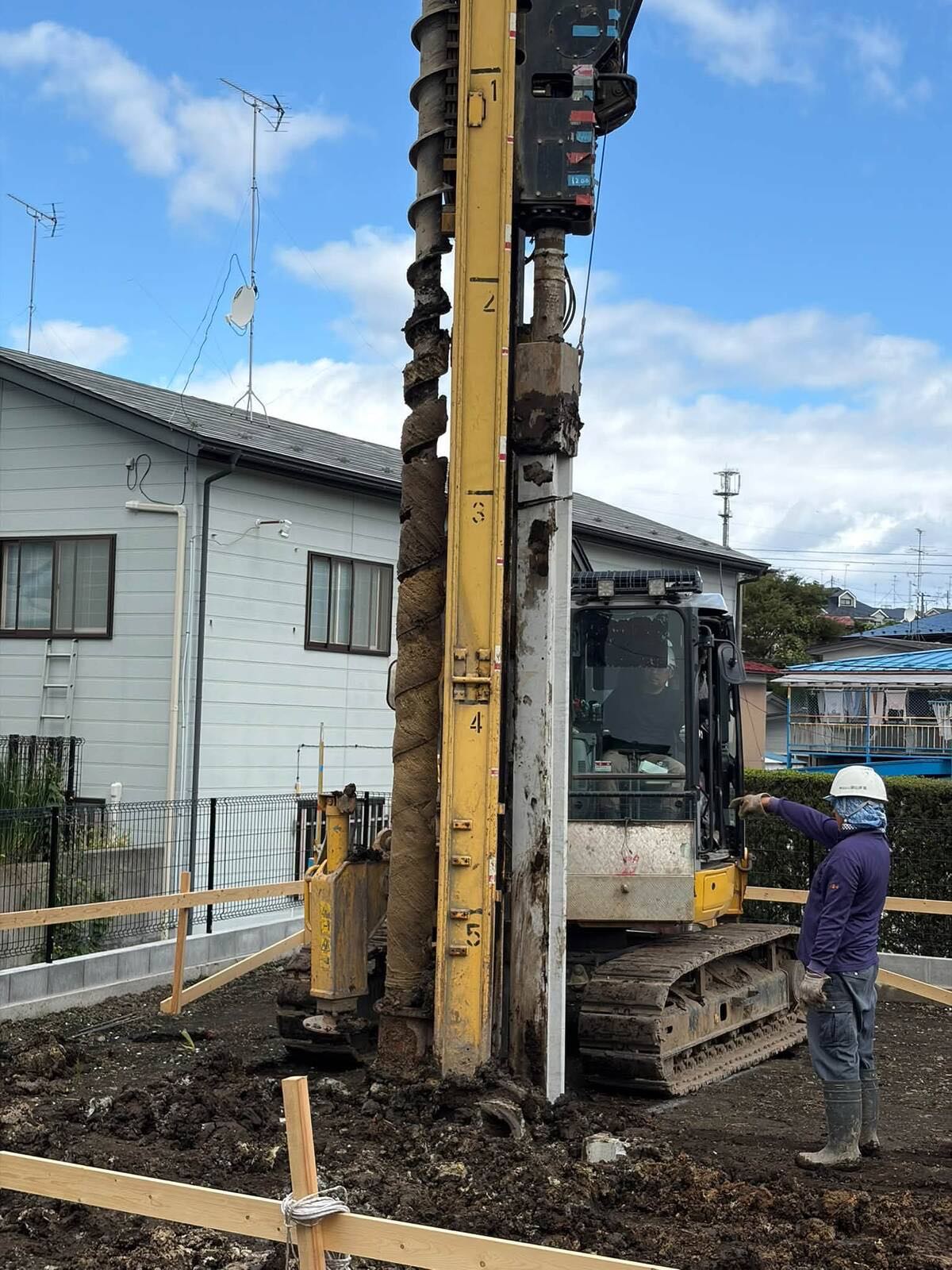 中居林の平屋のような家　着工・パイル打設