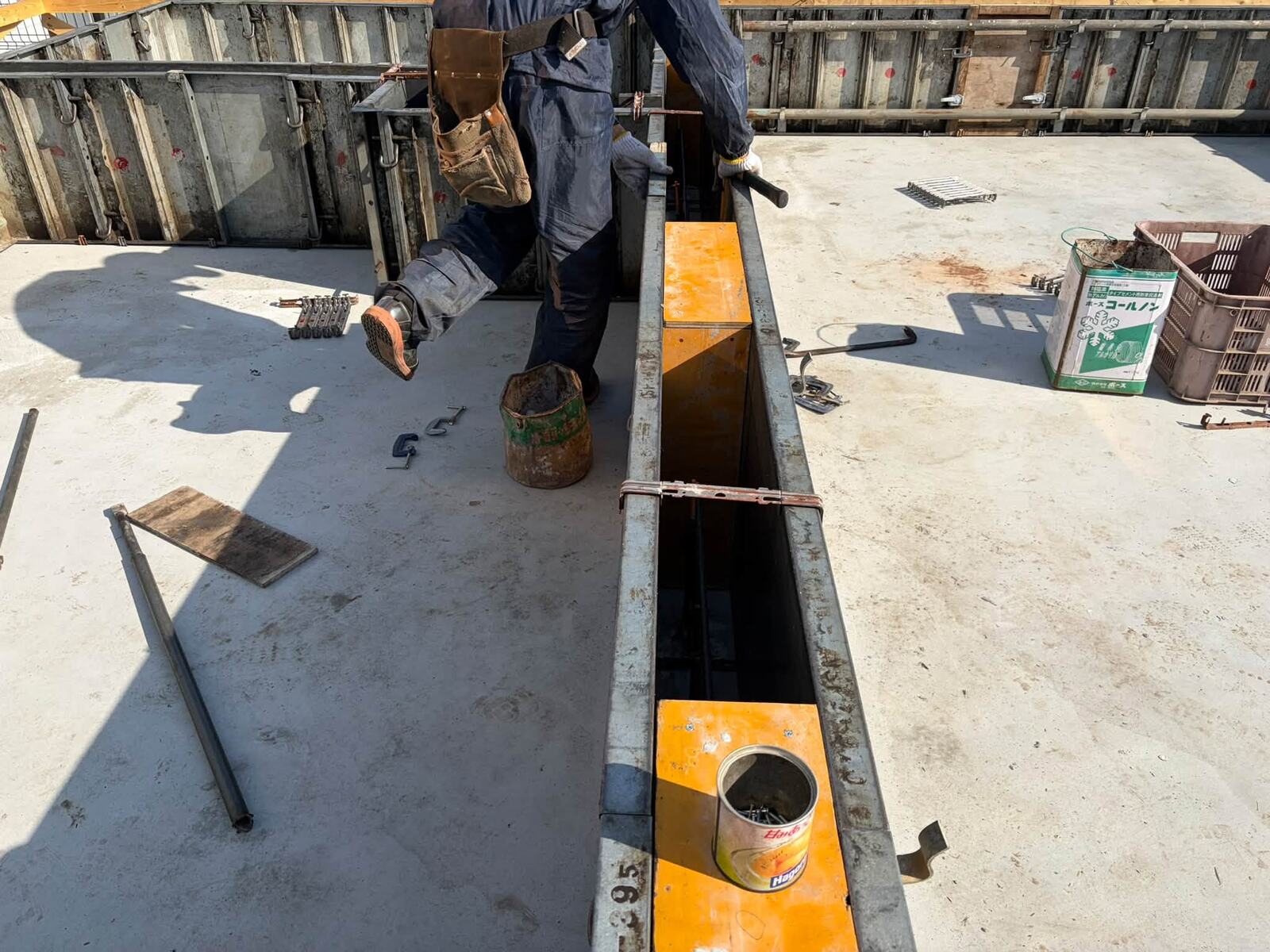 スラブ上の内部立ち上がりの型枠